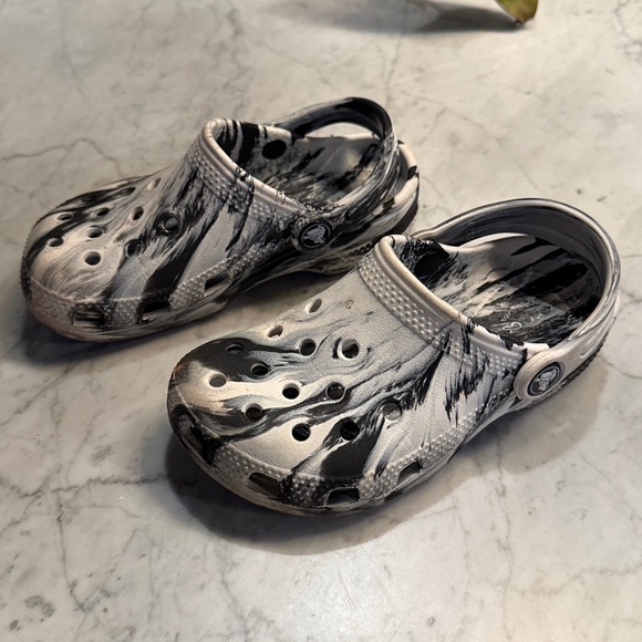 Crocs - Picture 2 of 9